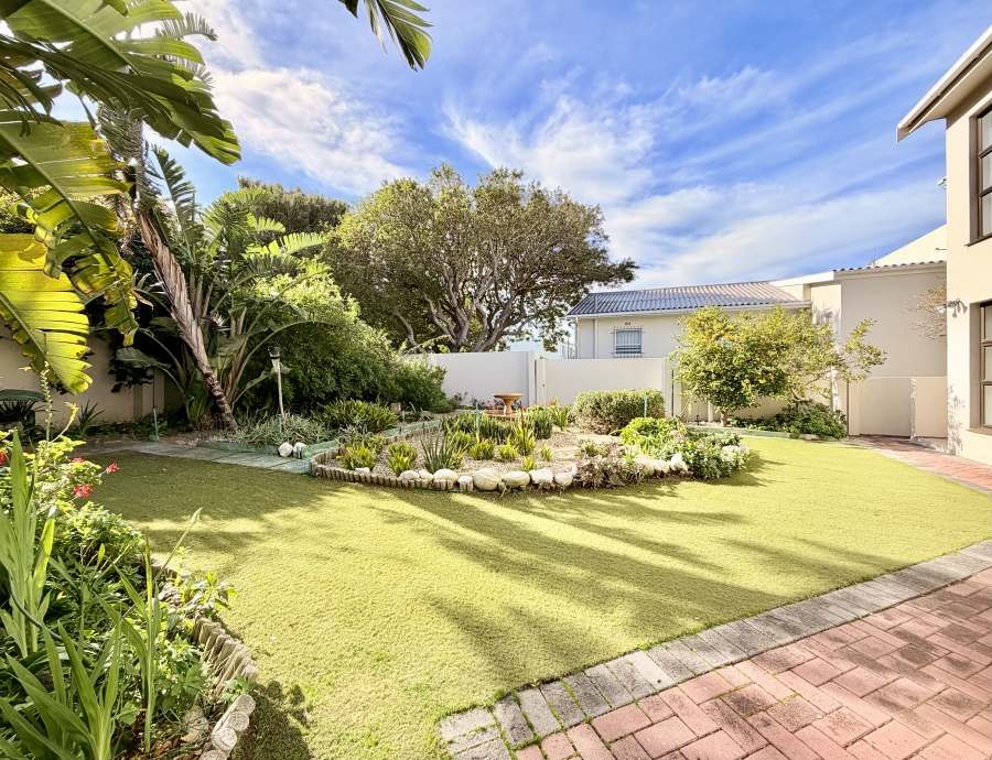 3 Bedroom Property for Sale in Voelklip Western Cape